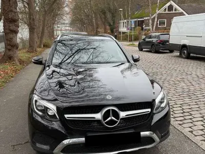 Używany Mercedes GLC250 211 KM (155 kW) 2018 Czarny SUV