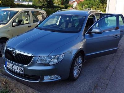 Gebraucht Skoda Superb Elegance 140 PS (102 kW) 2012 Grau Kombi
