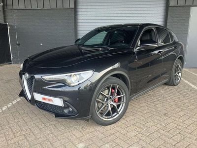 Gebraucht Alfa Romeo Stelvio Super 179 PS (131 kW) 2017 Schwarz SUV