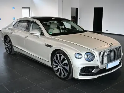 Gebraucht Bentley Flying Spur Mulliner 550 PS (404 kW) 2021 Beige Limousine