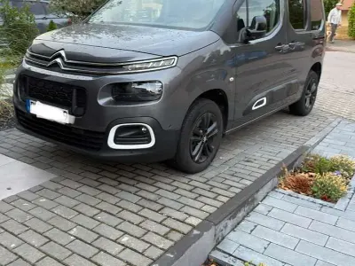 Gebraucht Citroën Berlingo Feel 131 PS (96 kW) 2023 Grau Van / Kleinbus