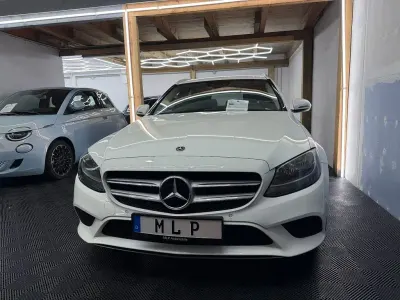 Używany Mercedes C220 194 KM (142 kW) 2020 Biały Sedan/Limuzyna