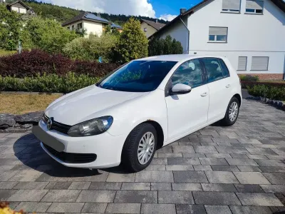 Gebraucht VW Golf VI Trendline 80 PS (58 kW) 2010 Weiß Kleinwagen