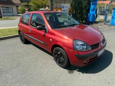 Second-hand Renault Clio II 75 CP (55 kW) 2003 Roșu Hatchback