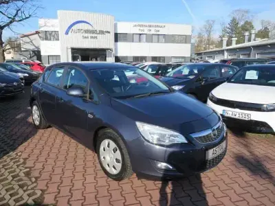 Gebraucht Opel Astra Edition 116 PS (85 kW) 2010 Blau Limousine
