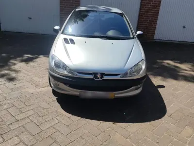 Gebraucht Peugeot 206 60 PS (44 kW) 2003 Silber Coupé