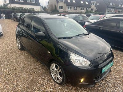 Schwarz Gebraucht 2016 Mitsubishi Space Star Diamant Edition Kleinwagen | 3.999 €