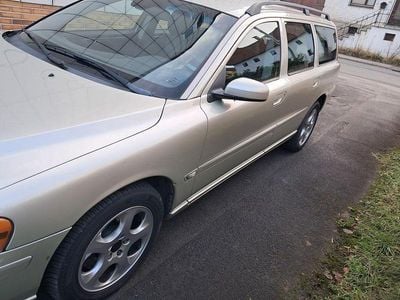 Gold Gebraucht 2005 Volvo V70 Kinetic Kombi | 5.500 € (Etwas zu teuer)