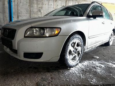 Weiß Gebraucht 2010 Volvo V50 Kombi | 3.300 €