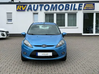 Gebraucht Ford Fiesta Champions Edition 82 PS (60 kW) 2012 Blau Kleinwagen