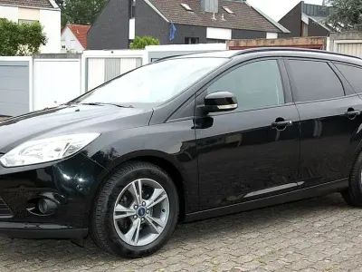 Gebraucht Ford Focus 125 PS (91 kW) 2013 Schwarz Limousine