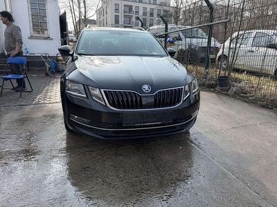 Second-hand Skoda Octavia Premium Edition 150 CP (110 kW) 2020 Negru Break
