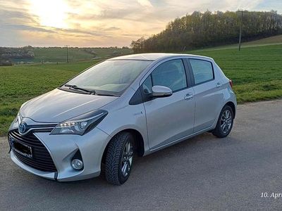 Gebraucht Toyota Yaris Comfort 101 PS (74 kW) 2015 Silber Kleinwagen
