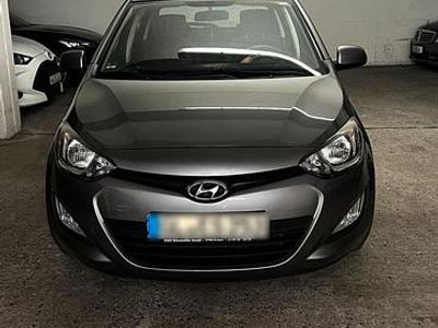 Gebraucht Hyundai i20 2012 Grau Kleinwagen
