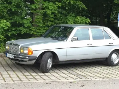 Gebraucht Mercedes 230 136 PS (100 kW) 1982 Silber Limousine