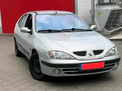 Gebraucht Renault Mégane 107 PS (78 kW) 2001 Silber Limousine