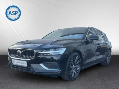 Gebraucht Volvo V60 253 PS (186 kW) 2022 Onyx black / metallic Kombi