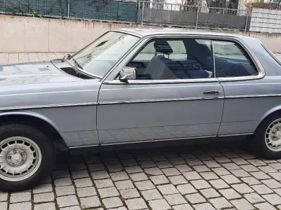 Gebraucht Mercedes 230 136 PS (100 kW) 1983 Blau Coupé