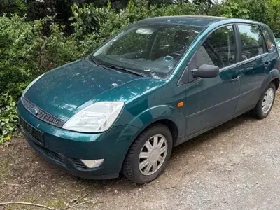 Używany Ford Fiesta 68 KM (50 kW) 2002 Zielony Hatchback
