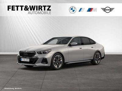 Gebraucht BMW 520 M Sport 208 PS (152 kW) 2025 Oxidgrau metallic Limousine