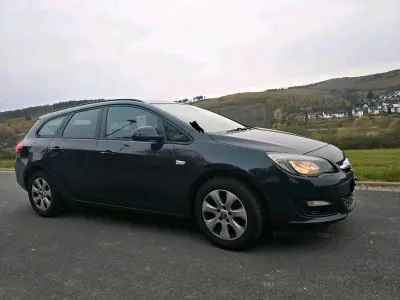 Gebraucht Opel Astra 110 PS (80 kW) 2016 Schwarz Kombi