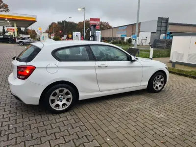 Gebraucht BMW 114 102 PS (75 kW) 2013 Weiß Kleinwagen