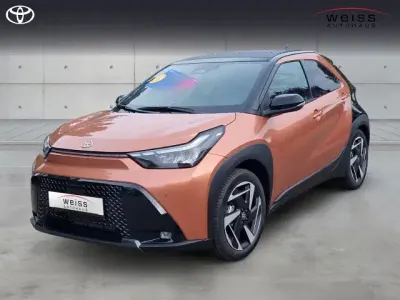 Neu Toyota Aygo X Lounge 116 PS (85 kW) 2026 4t4)/ black mica (209) (braun SUV