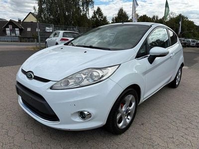 Weiß Gebraucht 2012 Ford Fiesta Titanium Kleinwagen | 4.200 € (Fairer Preis)