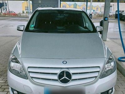 Usata Mercedes B200 156 CV (114 kW) 2012 Grigio Monovolume