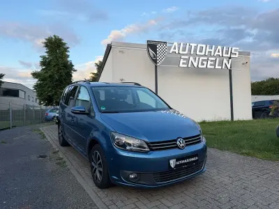 Gebraucht VW Touran Comfortline 105 PS (77 kW) 2014 Blau Van / Kleinbus