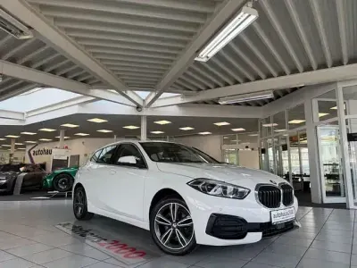 Używany BMW 116 Sport Line 116 KM (85 kW) 2023 Biały Hatchback