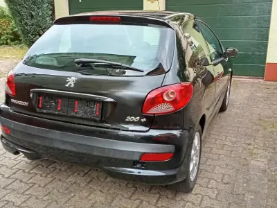 Gebraucht Peugeot 206+ 75 PS (55 kW) 2010 Schwarz Kleinwagen