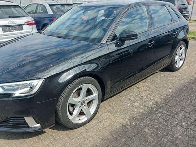Gebraucht Audi A3 Sport 116 PS (85 kW) 2017 Mythosschwarz metallic Limousine