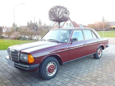 Gebraucht Mercedes E230 136 PS (100 kW) 1984 Barolorot Limousine