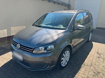 Second-hand VW Touran 140 CP (102 kW) 2013 Andere farben Monovolum