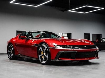 Rot Neu 2026 Ferrari 12 Cilindri Cabrio | 571.950 €