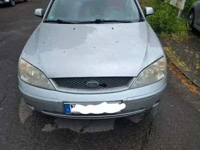 Używany Ford Mondeo Trend 110 KM (80 kW) 2001 Srebrny Sedan/Limuzyna