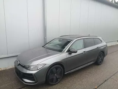Neu VW Passat R-line 193 PS (141 kW) 2025 Grau Kombi