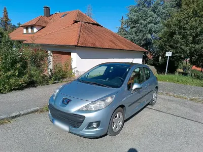 Gebraucht Peugeot 207 95 PS (69 kW) 2010 Blau Kleinwagen