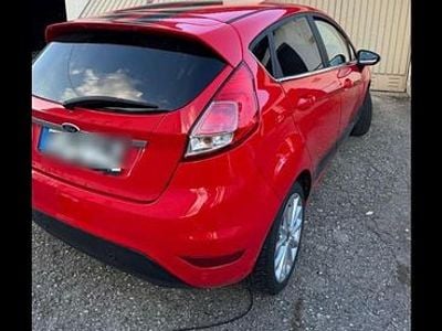 Rot Gebraucht 2014 Ford Fiesta Kleinwagen | 4.000 €
