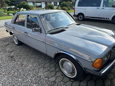 Grau Gebraucht 1983 Mercedes 200 Limousine | 6.000 €