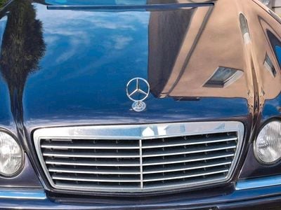 Usata Mercedes E430 Avantgarde 279 CV (205 kW) 1998 Blu Berlina