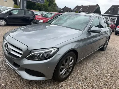 Gebraucht Mercedes C180 156 PS (114 kW) 2015 Silber Limousine