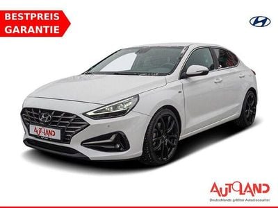 Weiß Gebraucht 2021 Hyundai i30 Prime Limousine | 22.950 € (Etwas zu teuer)