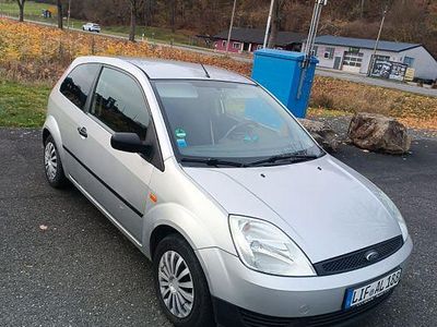 Gebraucht Ford Fiesta 69 PS (50 kW) 2004 Silber Kleinwagen