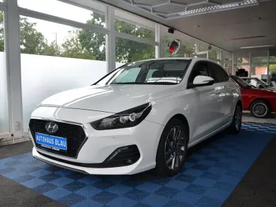 Gebraucht Hyundai i30 140 PS (102 kW) 2020 Weiß Limousine