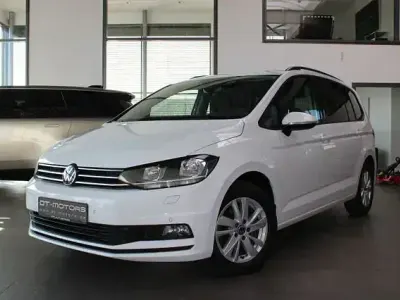 Używany VW Touran Family 122 KM (89 kW) 2024 Biały Minivan