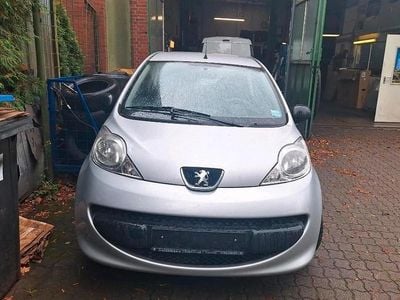 Gebraucht Peugeot 107 68 PS (50 kW) 2008 Silber Kleinwagen