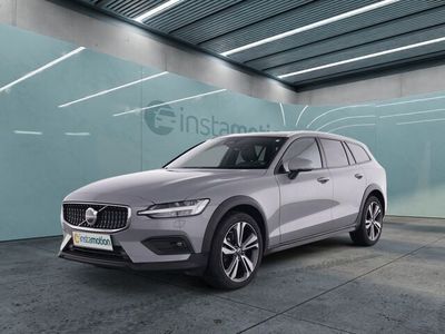 Grau Gebraucht 2023 Volvo V60 CC Plus Kombi | 43.690 € (Teuer)