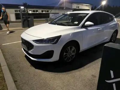 Gebraucht Ford Focus 125 PS (91 kW) 2022 Weiß Limousine